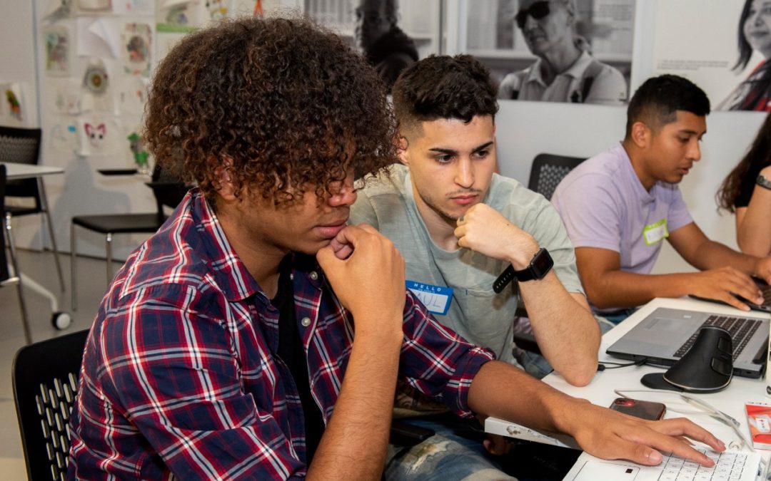 Microsoft y Fundación Esplai proporcionarán formación digital gratuita a cerca de 10.000 jóvenes