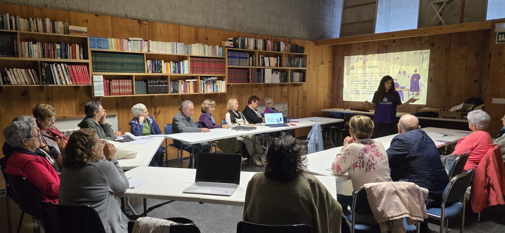 Finalizamos las formaciones TIC en Ferrol y Lugo: promoviendo inclusión digital de las personas mayores