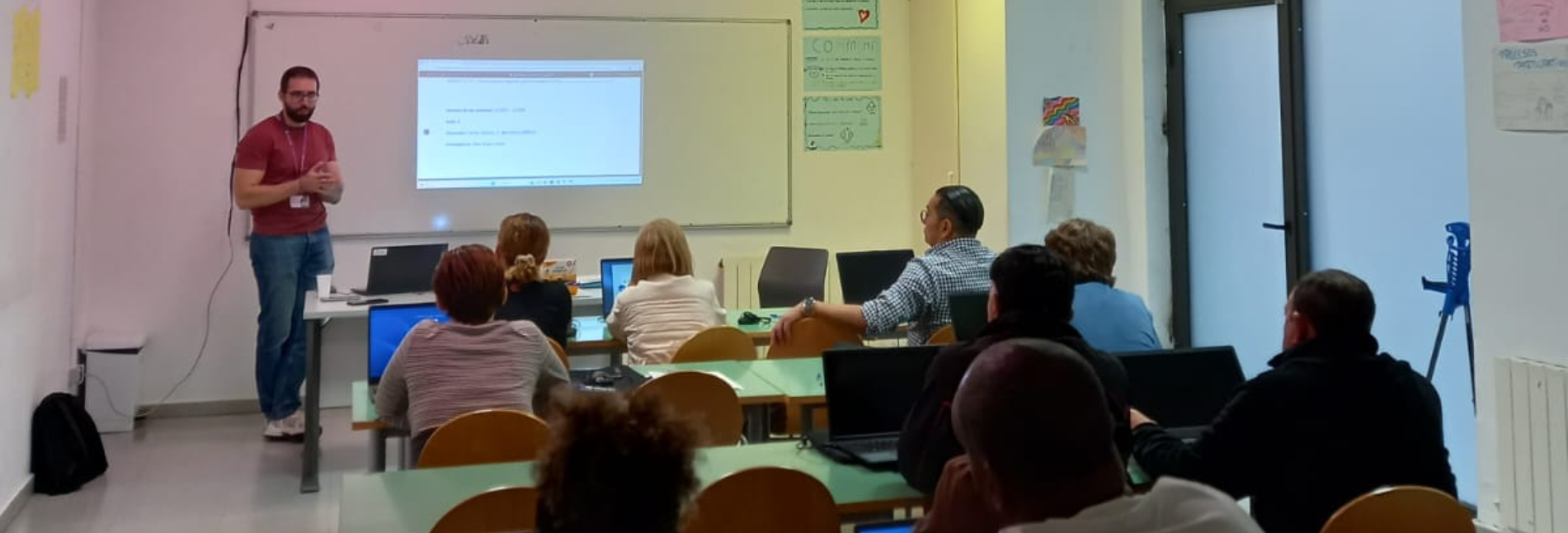 Formación digital para personas migrantes: una herramienta clave para la inclusión social