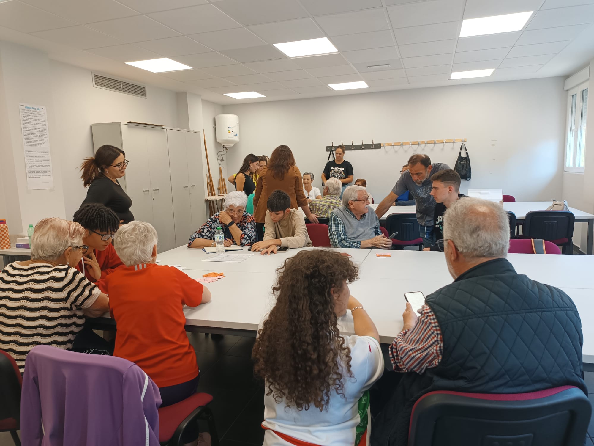 Tecnología para encontrarnos: jóvenes y mayores compartiendo aprendizajes en Leganés