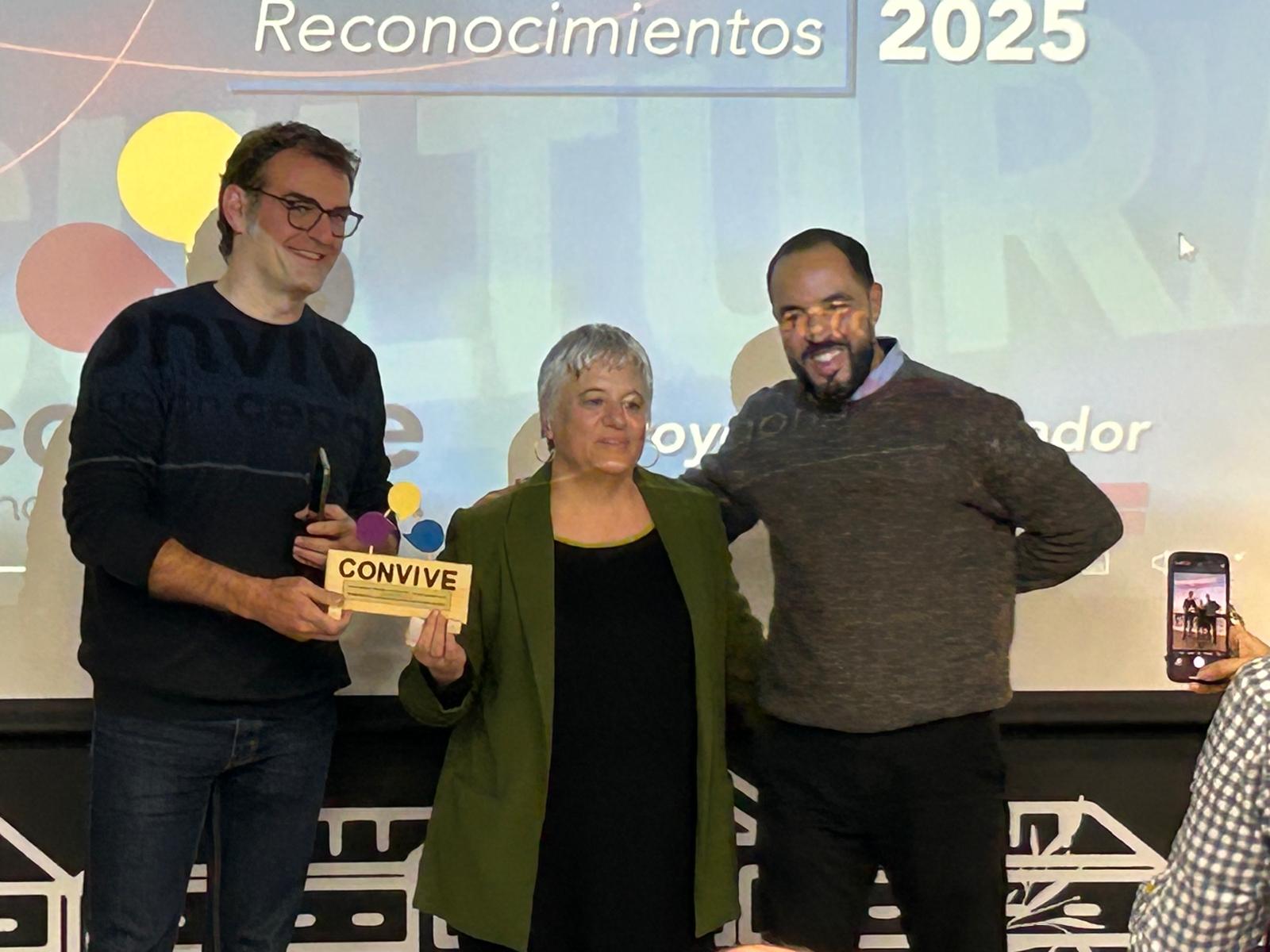 Núria recoge el reconocimiento de CEPAIM