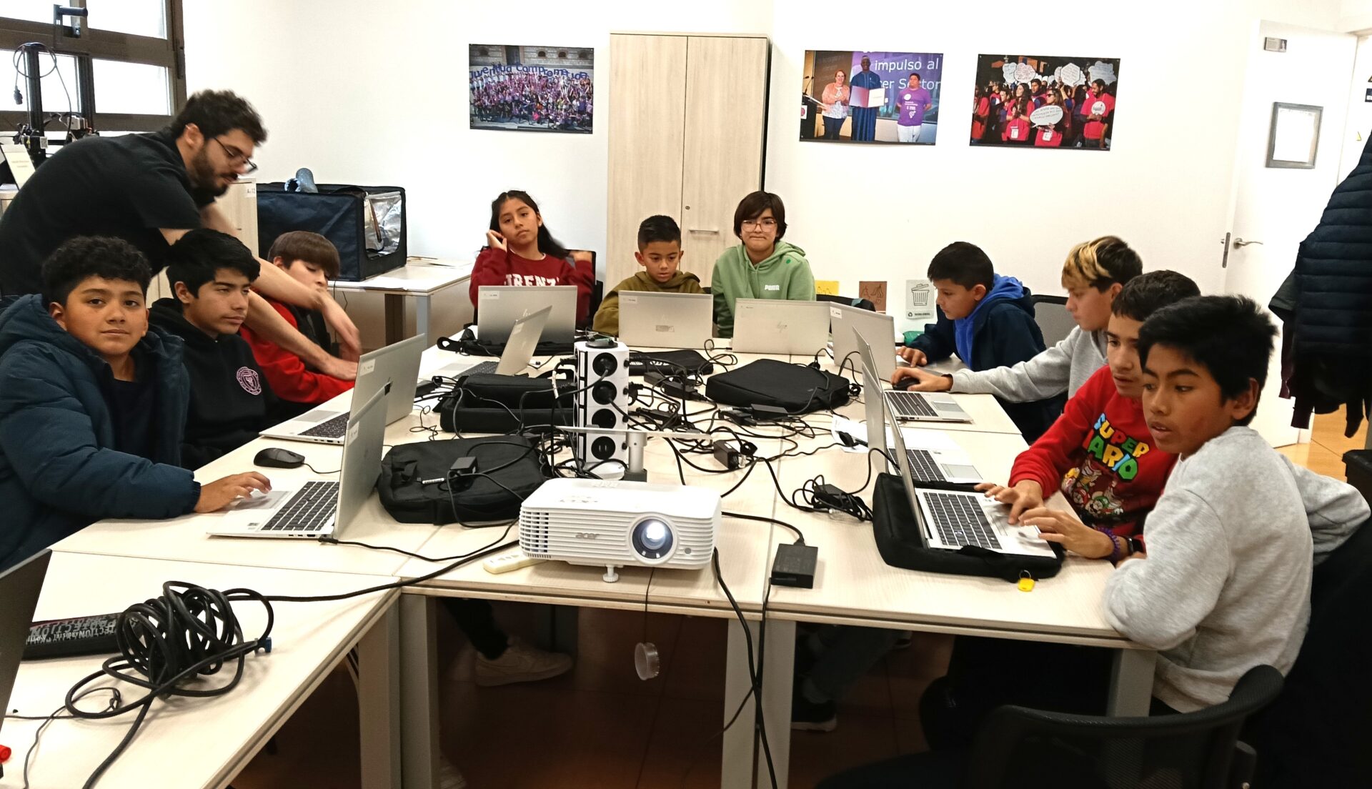 Innovación para terminar el año: un laboratorio digital móvil de Joven InTech