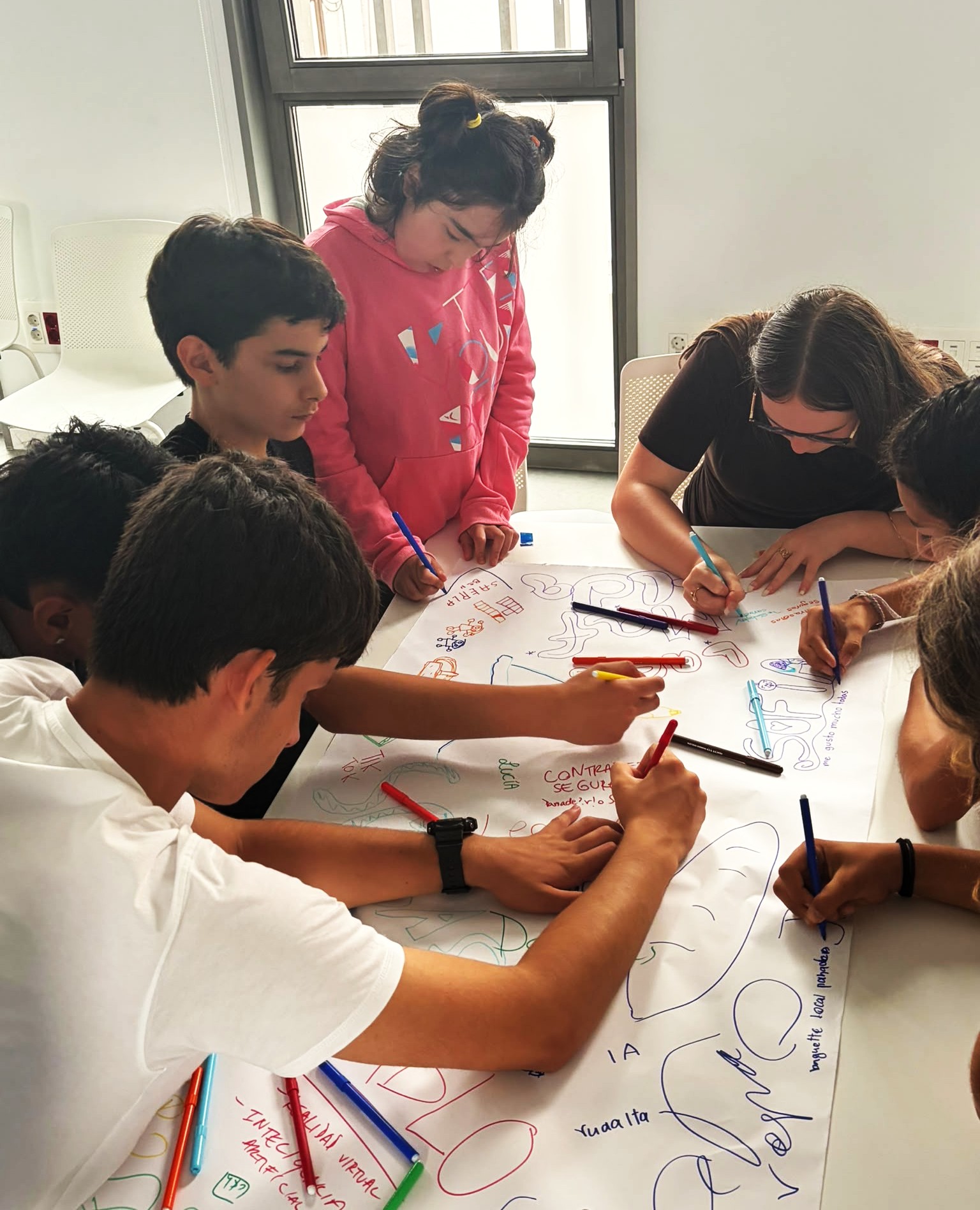 Aprender, convivir y conectar en el mundo digital: así cierran los campamentos de Madrid y Galicia